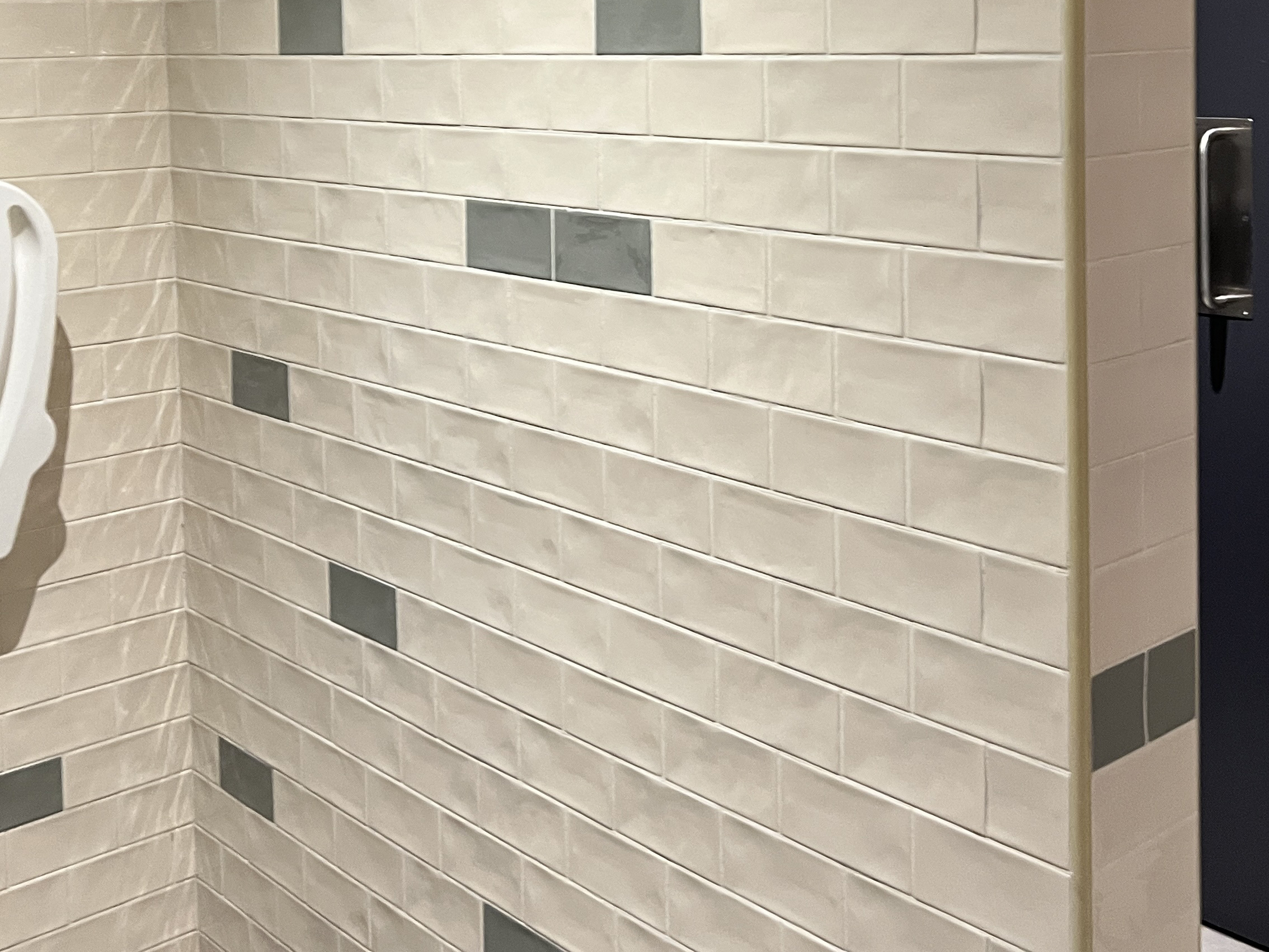 Pálido de baldosas de metro